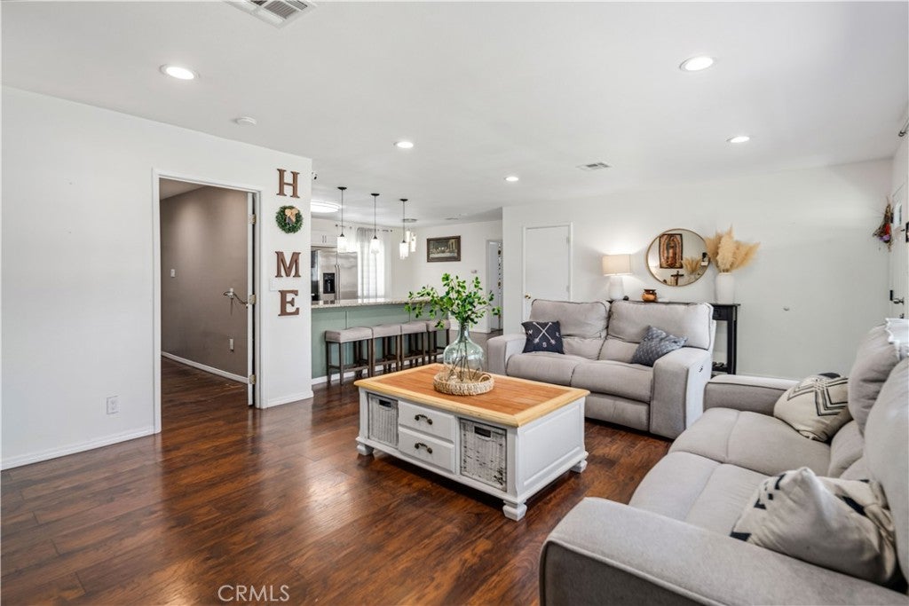 1050 W Avenue J6