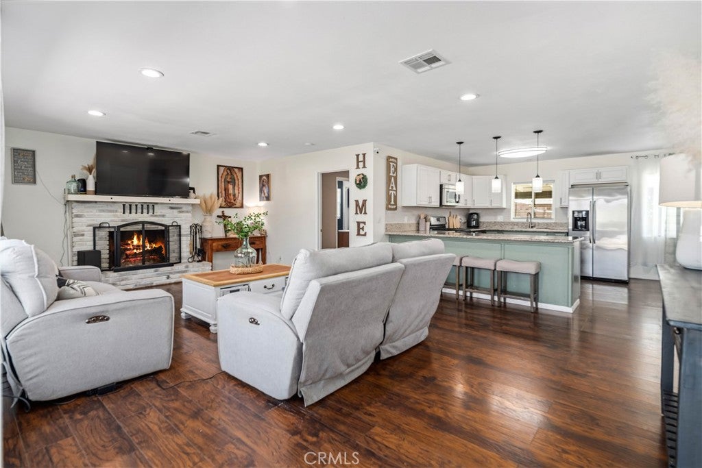 1050 W Avenue J6