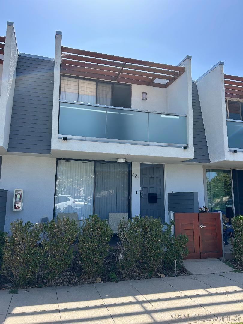 426 Palm Avenue, 4