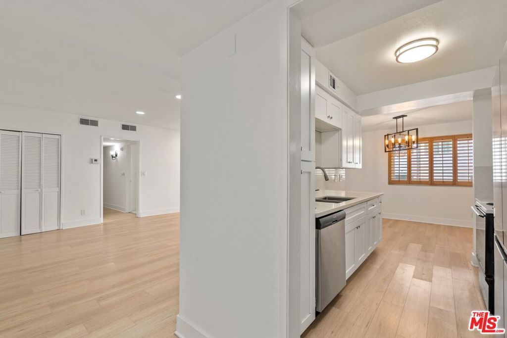 Photo of 1262 S Barrington Avenue #204, Los Angeles, CA 90025 (MLS # 26657237)