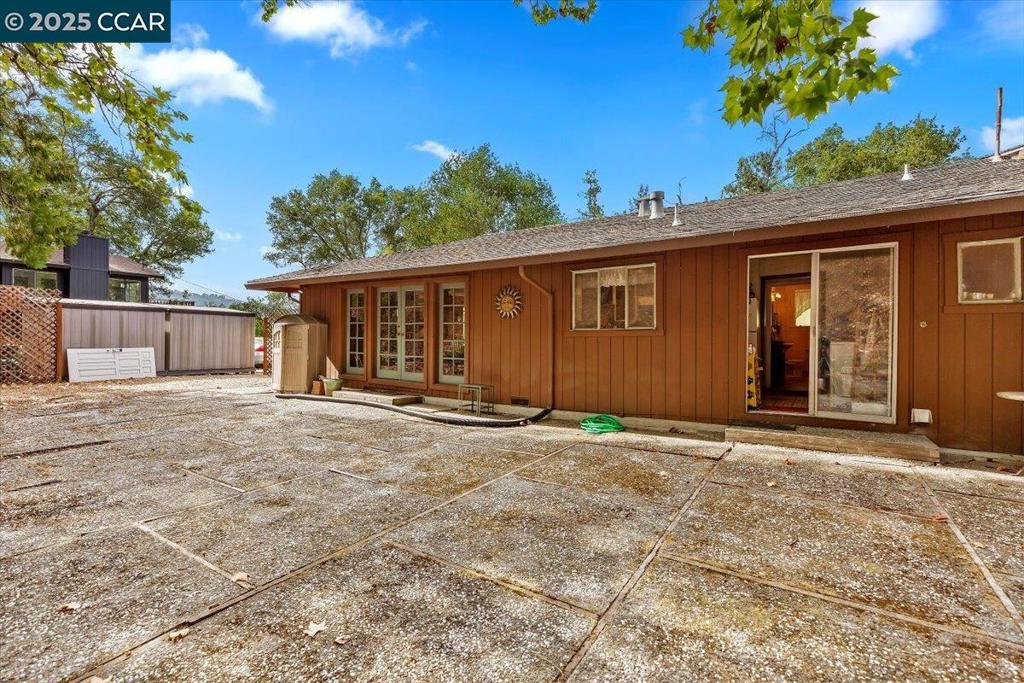 CHARLES HILL - Residential