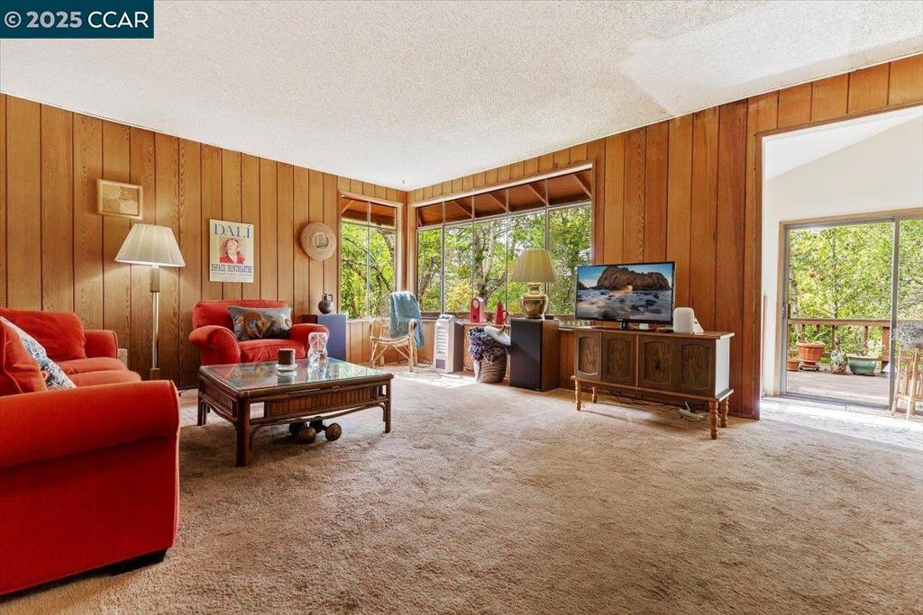 CHARLES HILL - Residential