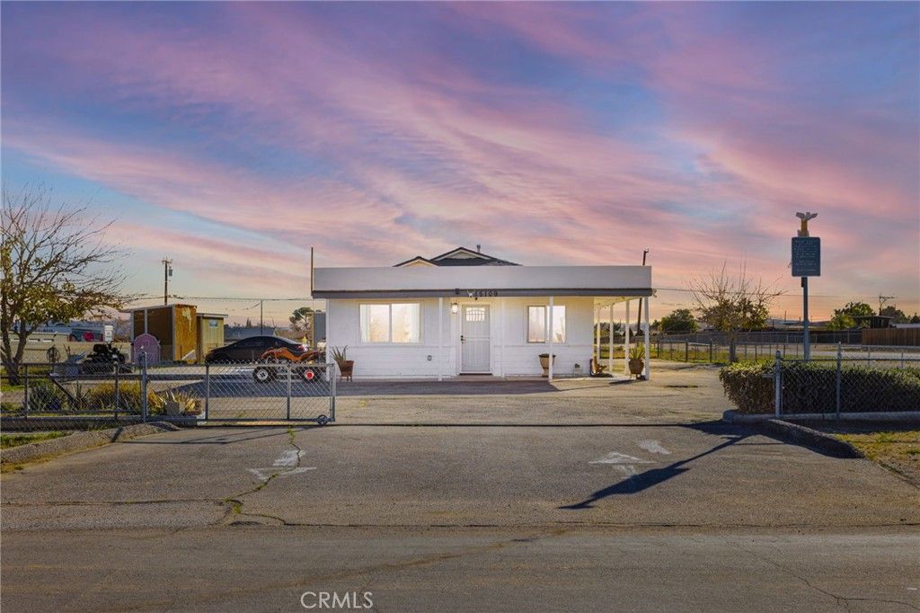Photo of 15109 Anacapa Road, Victorville, CA 92392 (MLS # CV26009885)