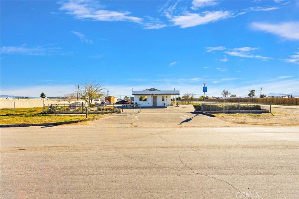 Photo of 15109 Anacapa Road, Victorville, CA 92392 (MLS # CV26009885)