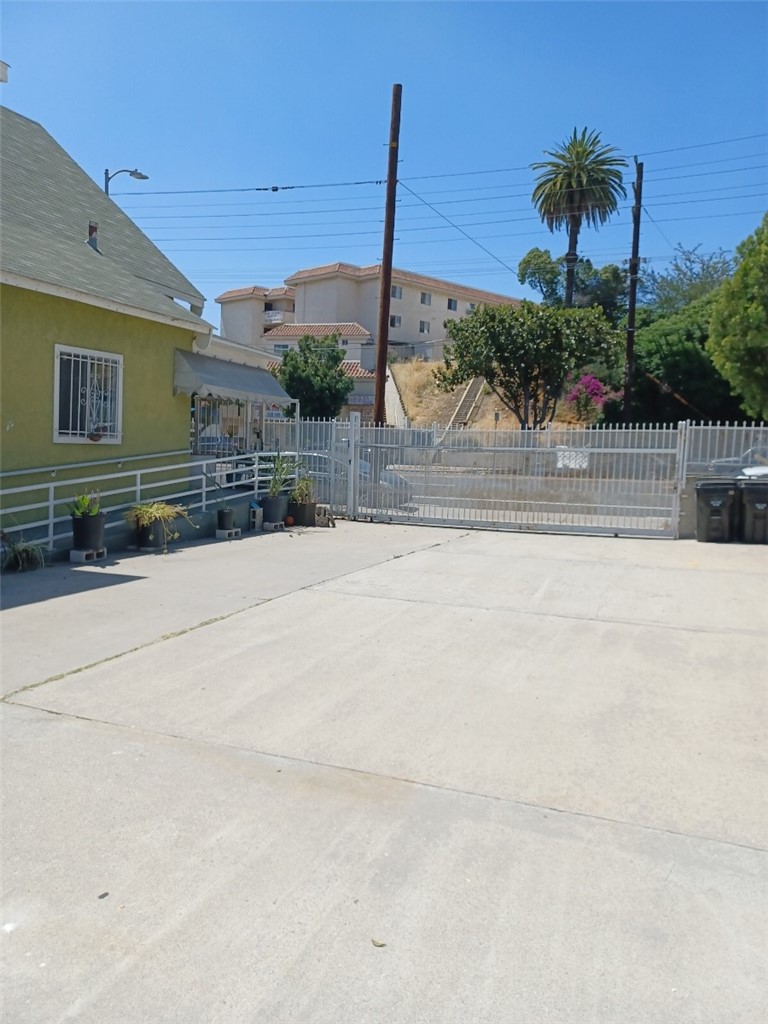 3408 N Figueroa Street