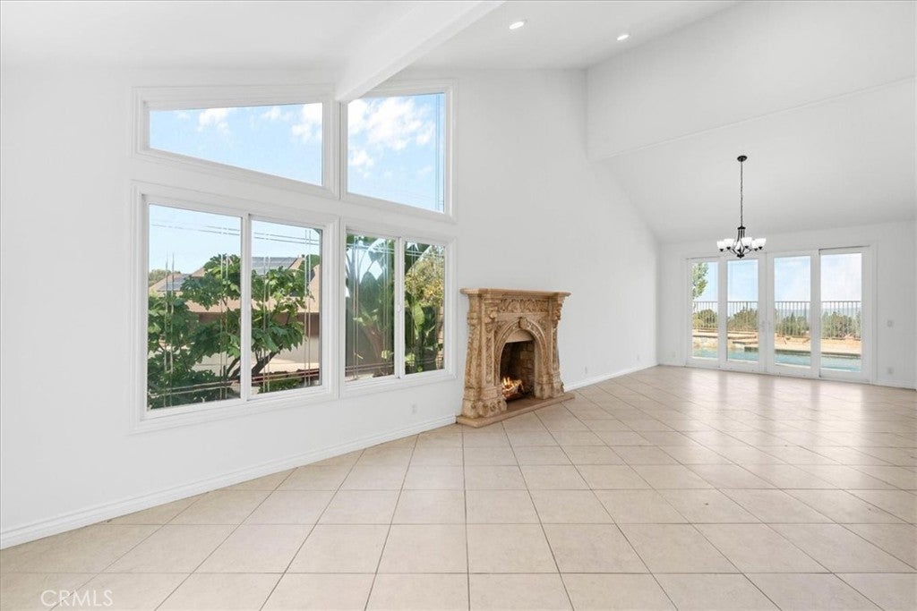 7130 E Colter