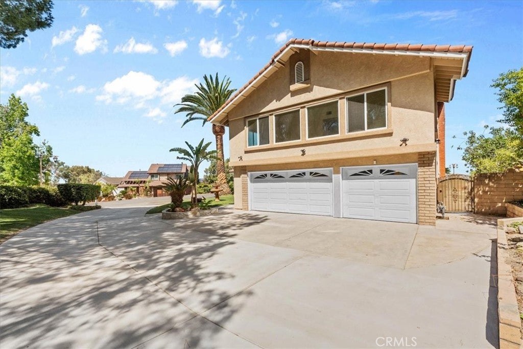 7130 E Colter