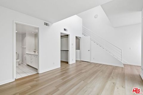 Tiny photo for 811 21st Street #5, Santa Monica, CA 90403 (MLS # 26724667)