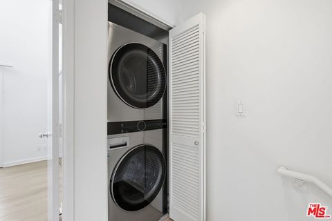 Tiny photo for 811 21st Street #5, Santa Monica, CA 90403 (MLS # 26724667)