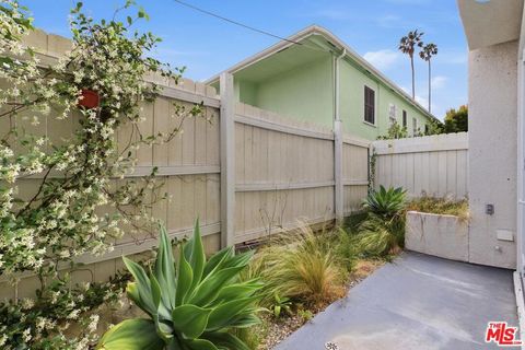 Tiny photo for 811 21st Street #5, Santa Monica, CA 90403 (MLS # 26724667)
