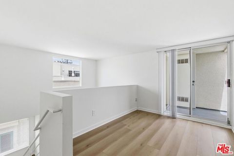 Tiny photo for 811 21st Street #5, Santa Monica, CA 90403 (MLS # 26724667)