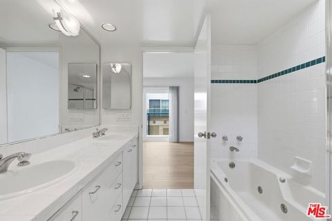 Tiny photo for 811 21st Street #5, Santa Monica, CA 90403 (MLS # 26724667)