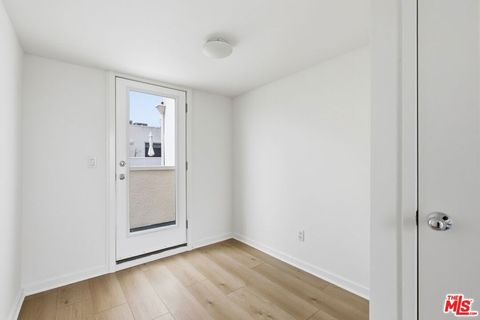 Tiny photo for 811 21st Street #5, Santa Monica, CA 90403 (MLS # 26724667)