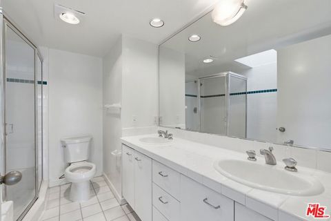 Tiny photo for 811 21st Street #5, Santa Monica, CA 90403 (MLS # 26724667)