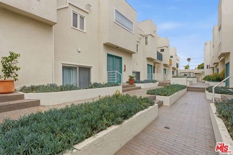 Tiny photo for 811 21st Street #5, Santa Monica, CA 90403 (MLS # 26724667)