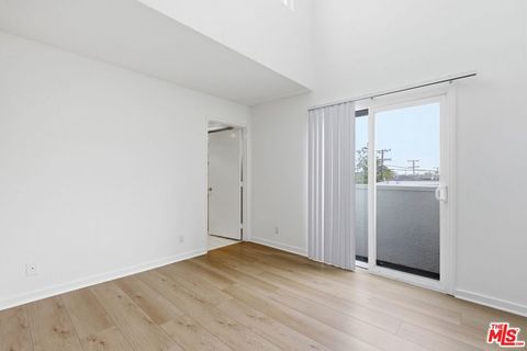 Tiny photo for 811 21st Street #5, Santa Monica, CA 90403 (MLS # 26724667)