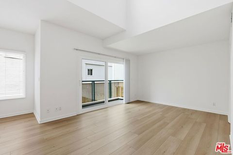 Tiny photo for 811 21st Street #5, Santa Monica, CA 90403 (MLS # 26724667)