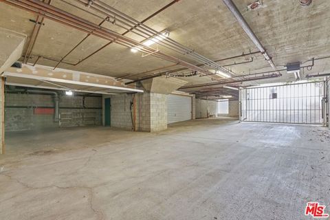 Tiny photo for 811 21st Street #5, Santa Monica, CA 90403 (MLS # 26724667)