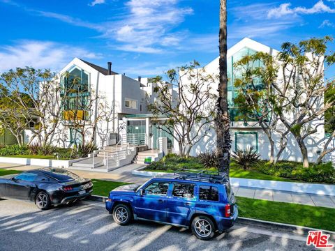 Tiny photo for 811 21st Street #5, Santa Monica, CA 90403 (MLS # 26724667)
