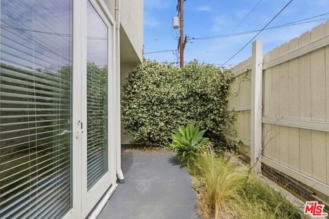 Tiny photo for 811 21st Street #5, Santa Monica, CA 90403 (MLS # 26724667)