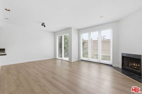 Tiny photo for 811 21st Street #5, Santa Monica, CA 90403 (MLS # 26724667)
