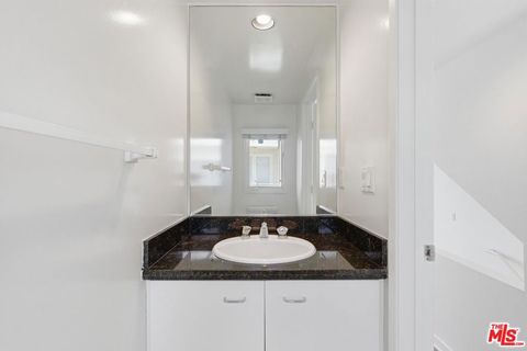 Tiny photo for 811 21st Street #5, Santa Monica, CA 90403 (MLS # 26724667)