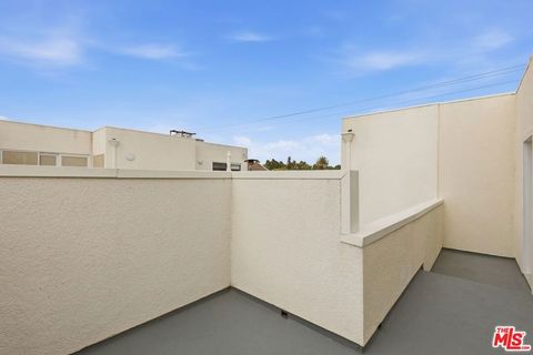 Tiny photo for 811 21st Street #5, Santa Monica, CA 90403 (MLS # 26724667)