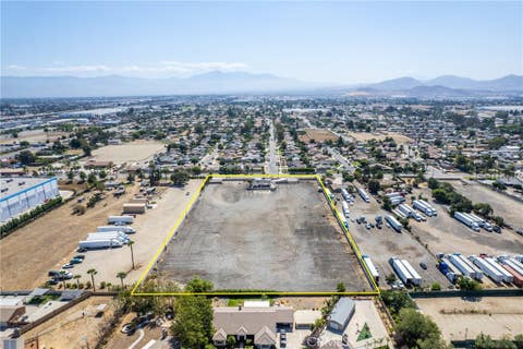 Photo of 10674 Locust AVE, Bloomington, CA 92316 (MLS # CV26159736)