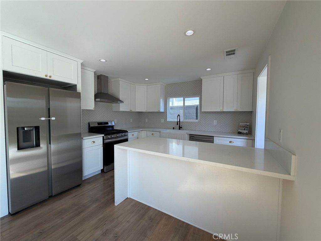 Photo of 6082 Royalist Dr, Huntington Beach, CA 92647 (MLS # OC26053271)