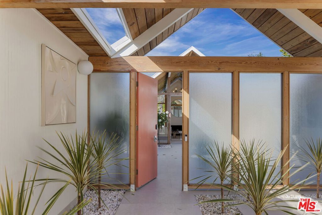 Photo of 1407 Ellsworth Court, Thousand Oaks, CA 91360 (MLS # 26658717)