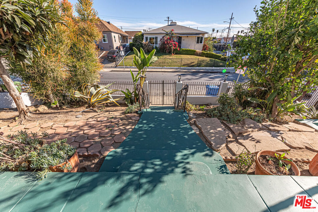 801 N Alexandria Avenue