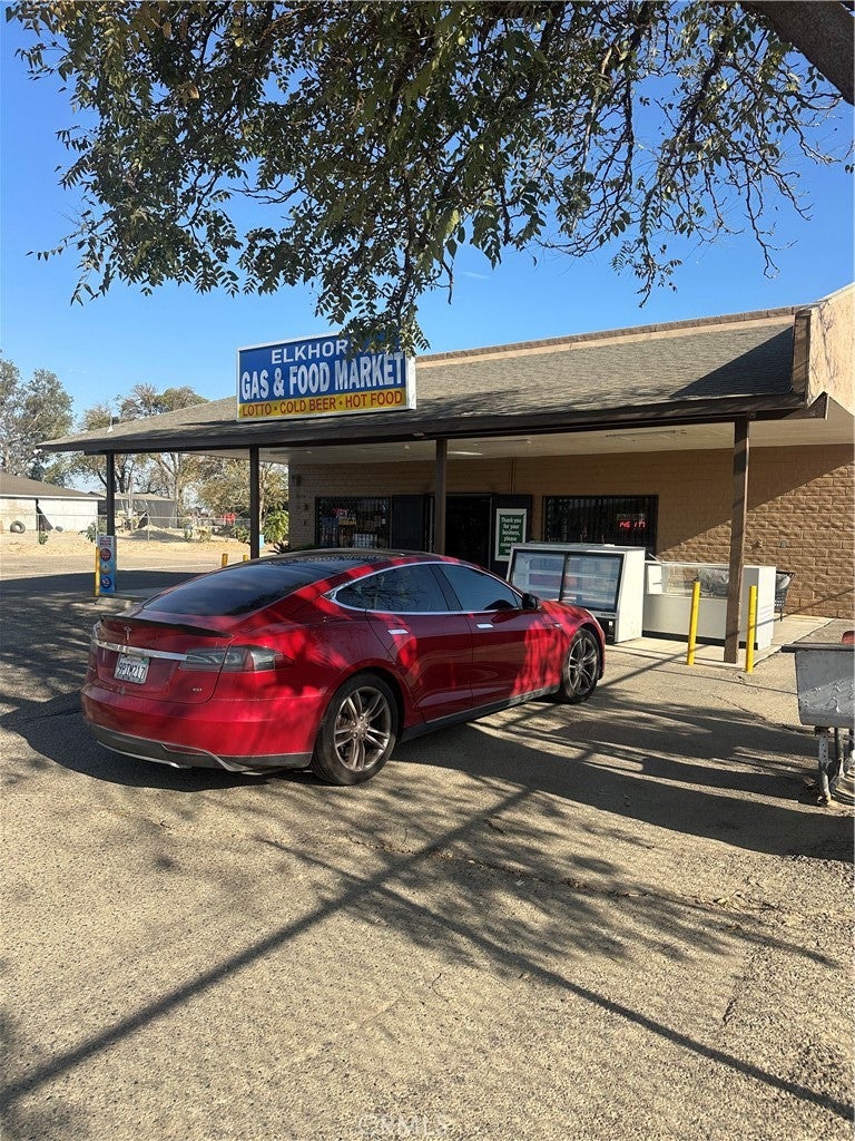 3126 W Elkhorn