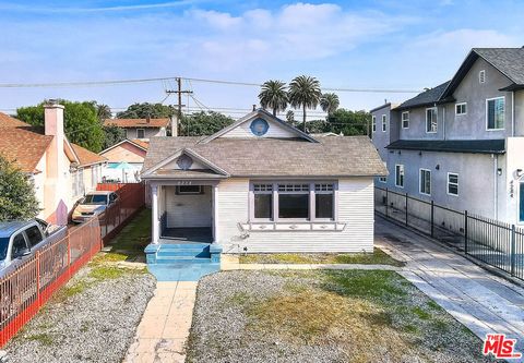 Photo of 4278 S Hobart Boulevard, Los Angeles, CA 90062 (MLS # 25625507)