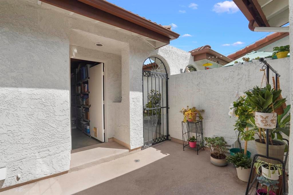 1502 Apache Dr E