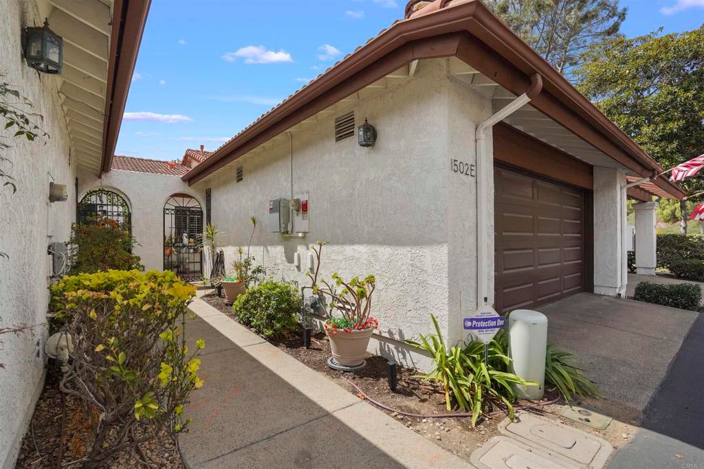 1502 Apache Dr E