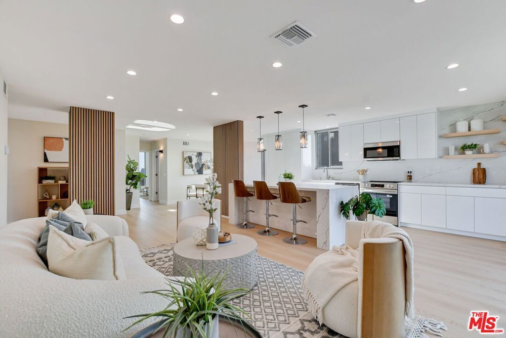 Photo of 100 S Doheny Drive #705, Los Angeles, CA 90048 (MLS # 25624539)