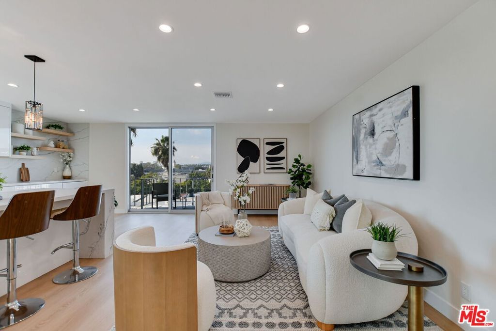 Photo of 100 S Doheny Drive #705, Los Angeles, CA 90048 (MLS # 25624539)
