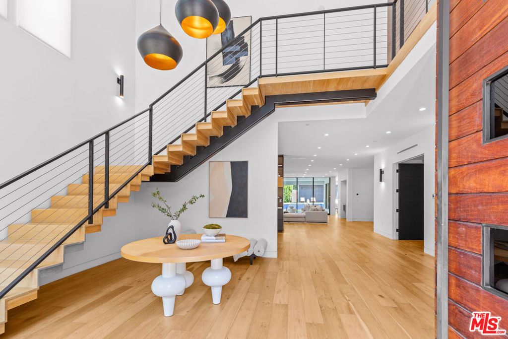 Photo of 4854 Alonzo Avenue, Encino, CA 91316 (MLS # 26654061)