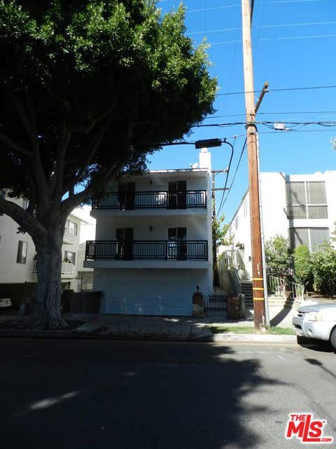 Photo of 2711 Arizona Avenue, Santa Monica, CA 90404 (MLS # 26872981)
