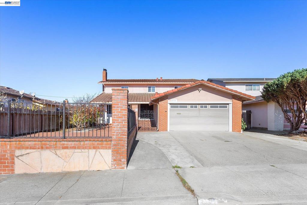2775 Tipperary Ave