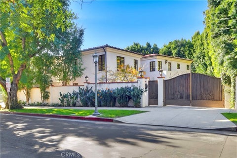 Photo of 1805 Outpost Dr DR, Los Angeles, CA 90068 (MLS # AR26189772)