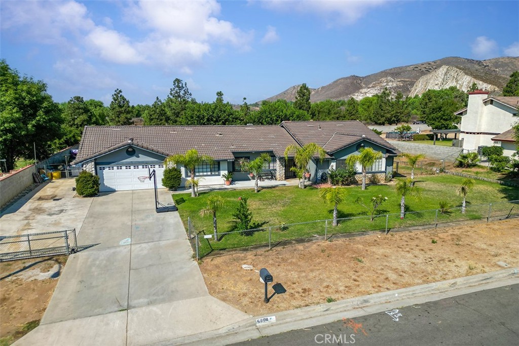 Beautiful 4-bedroom, 2-bath home located in Jurupa Valley, Riverside. This property offers 1,607 sq ft of living space on a spacious 0.49-acre lot. Features include an open floor plan, a cozy fireplace in the living room, an attached 2-car garage, and a large backyard—perfect for outdoor enjoyment. Great opportunity to make this home yours.
Buyers are advised to conduct their own due diligence and independently verify all aspects of the property, including utilities, zoning, and intended use