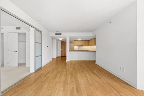 Photo of 301 Mission Street #23H, San Francisco, CA 94105 (MLS # ML82046678)
