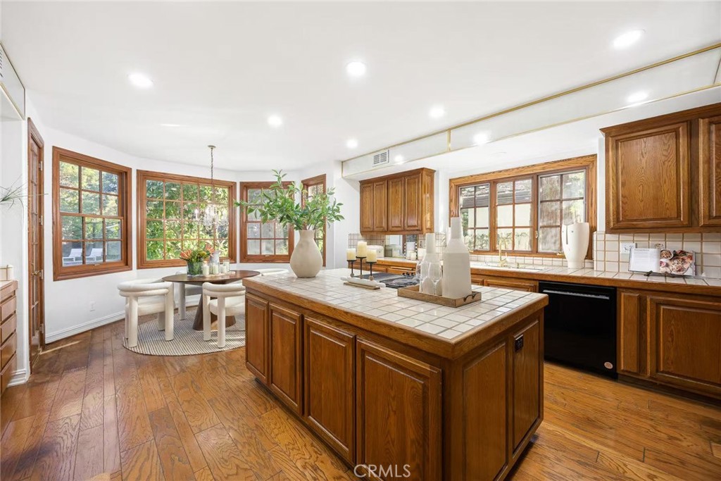 San Marino, California, 91108, United States, 5 Bedrooms Bedrooms, ,5 BathroomsBathrooms,Residential,Active,2042216