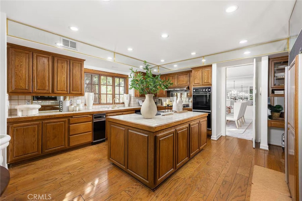 San Marino, California, 91108, United States, 5 Bedrooms Bedrooms, ,5 BathroomsBathrooms,Residential,Active,2042216
