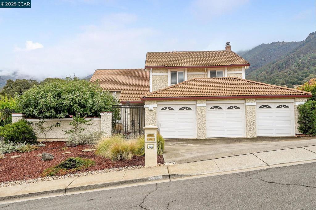 DANA HILLS - Residential