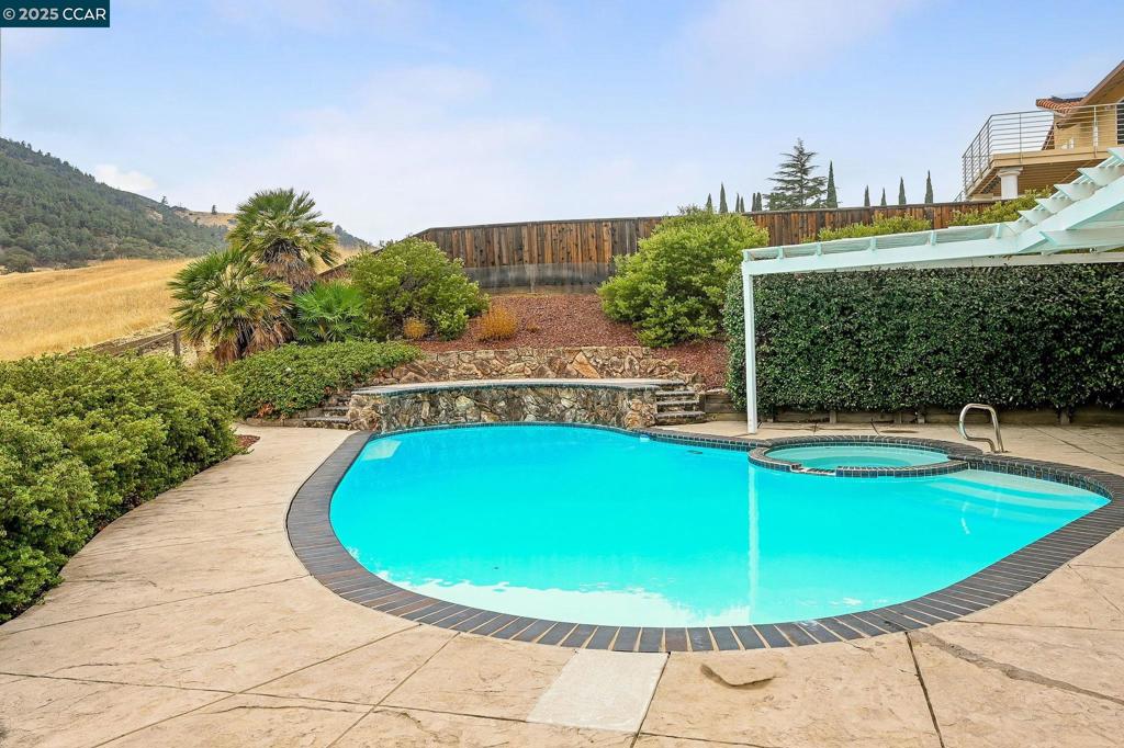 DANA HILLS - Residential