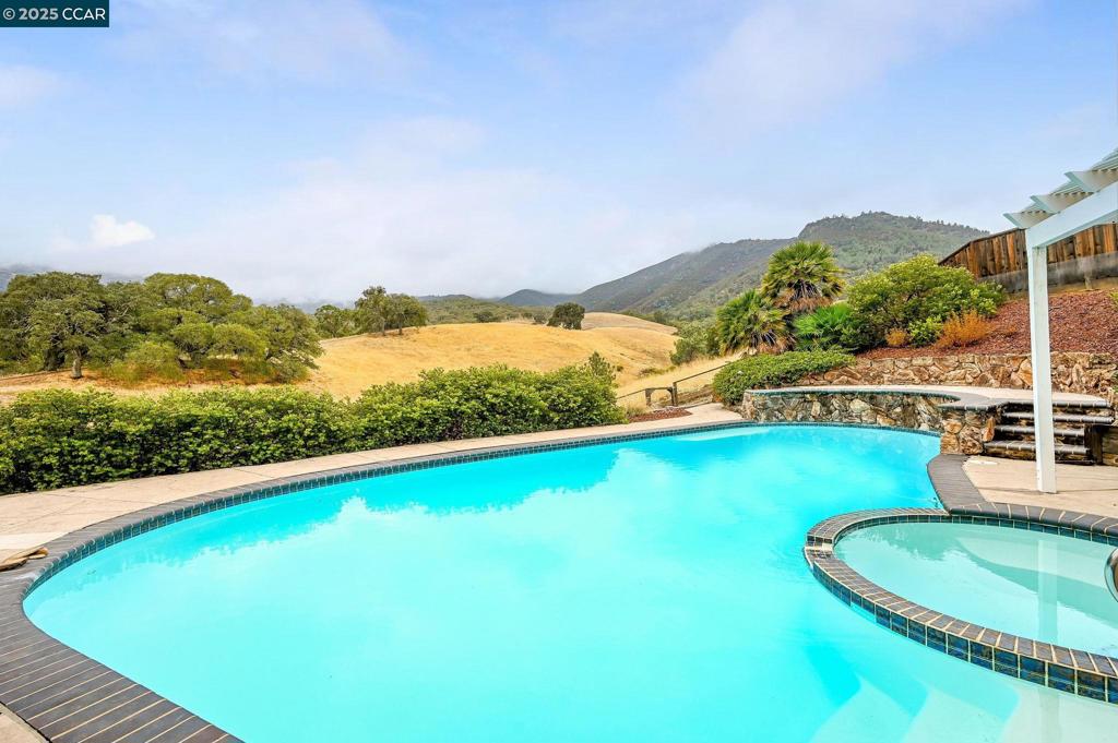 DANA HILLS - Residential