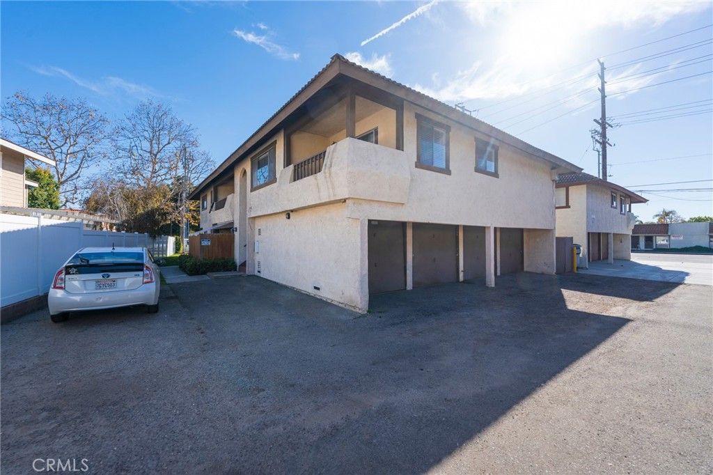 Photo of 2155 Canyon Dr #D, Costa Mesa, CA 92627 (MLS # OC25272611)