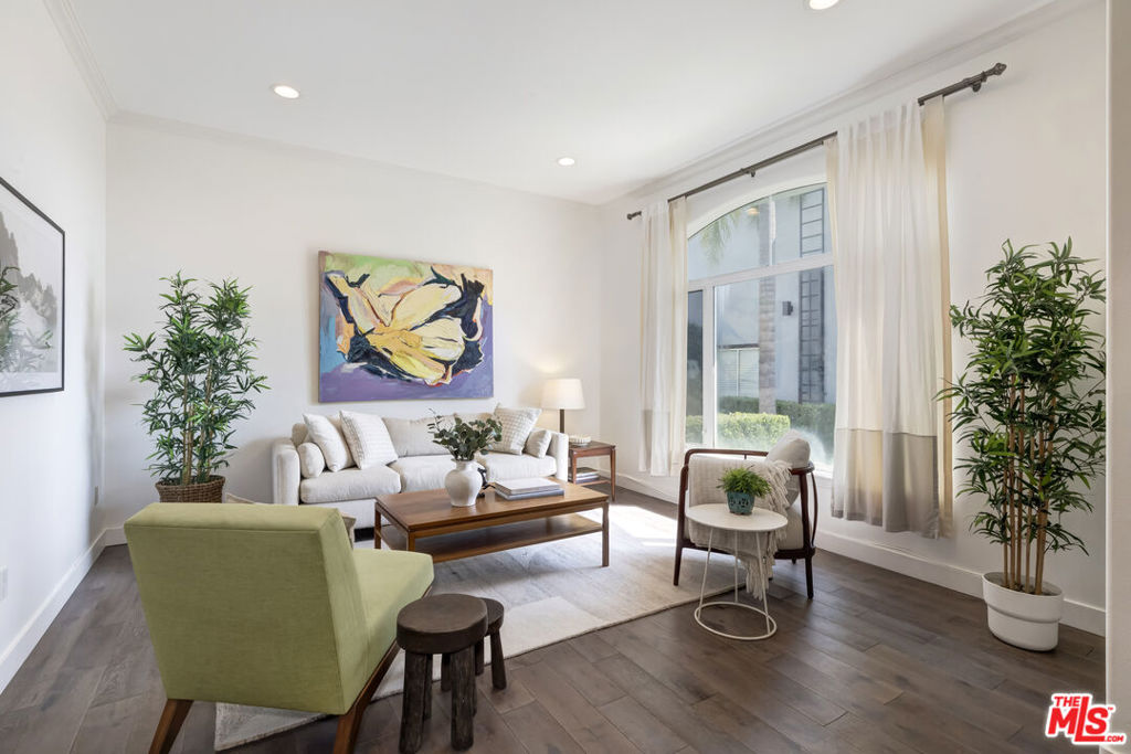 1007 Figueroa Terrace B